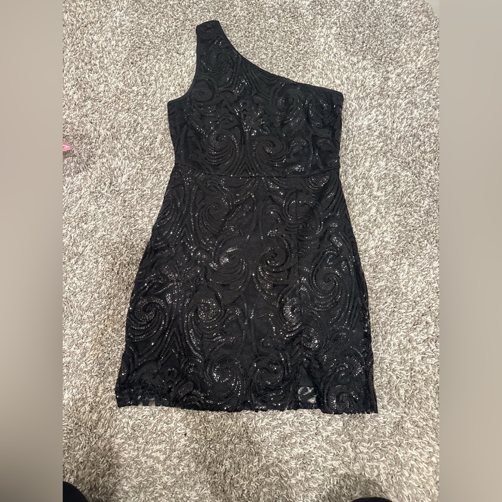 Lulu's Black One-Shoulder Swirl Dress
